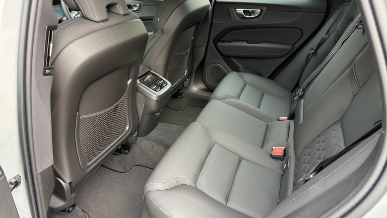 Volvo XC60 2.0 B5P Plus Dark 5dr AWD Geartronic Petrol Estate